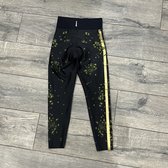 • Ultracor • Sprinter High Serendipity Athletic Work Out Legging Black Floral S - Picture 4 of 6